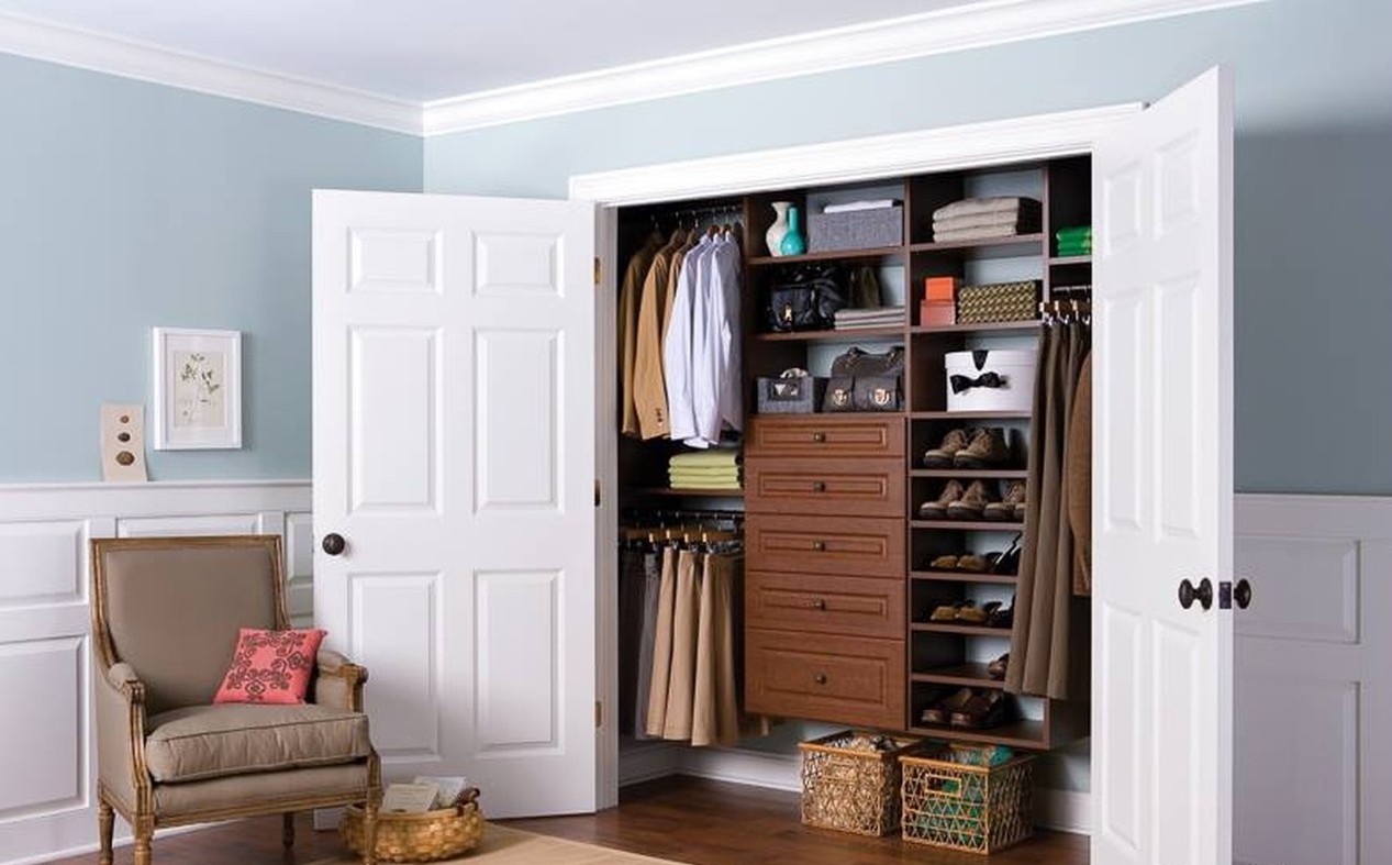 5 Tips for Organizing a Small Closet