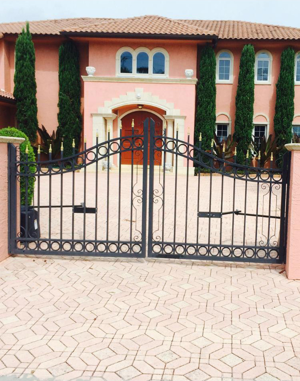 CHOOSING THE PERFECT CUSTOM ENTRY WAY GATE IN PALM BEACH COUNTY
