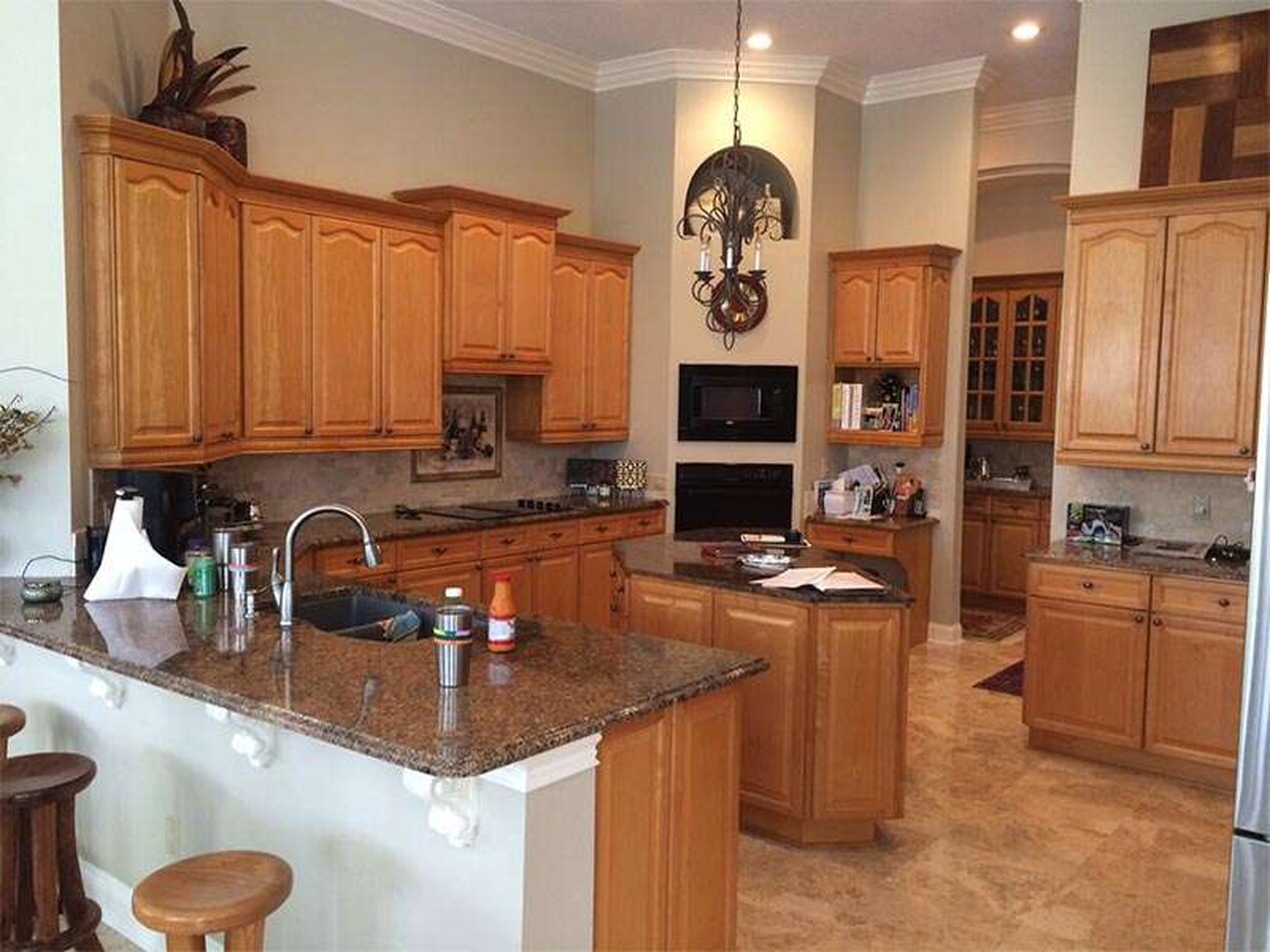Kitchens: Before and After Refacing